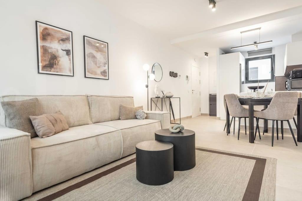 Modern Apartment With Patio & Parking By Rems Malaga Exterior photo